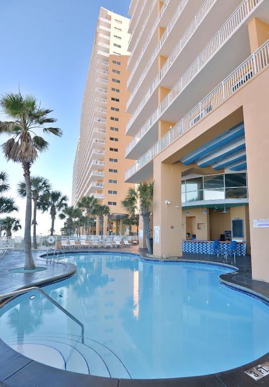 Beachfront Oasis at Splash Resort and Condos - Image 4