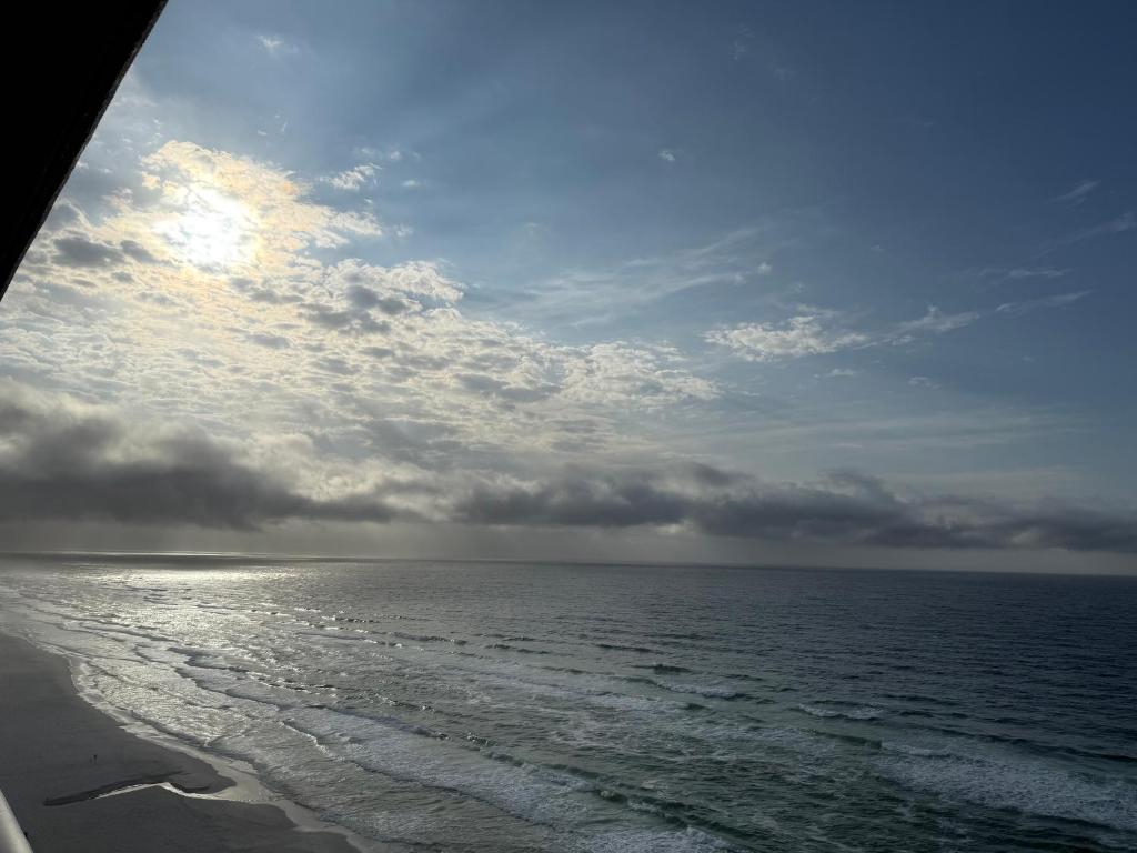 Beachfront Oasis at Splash Resort and Condos - Image 8