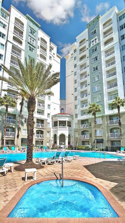 Hot Tub (Jacuzzi) - Photo 2