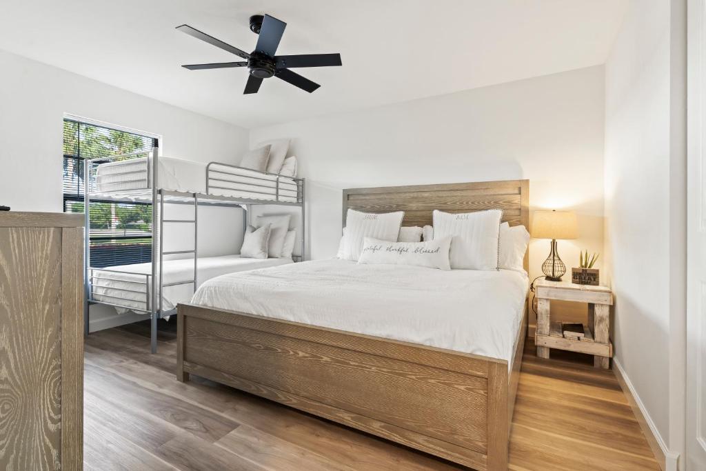 Park Shore Resort - Image 8