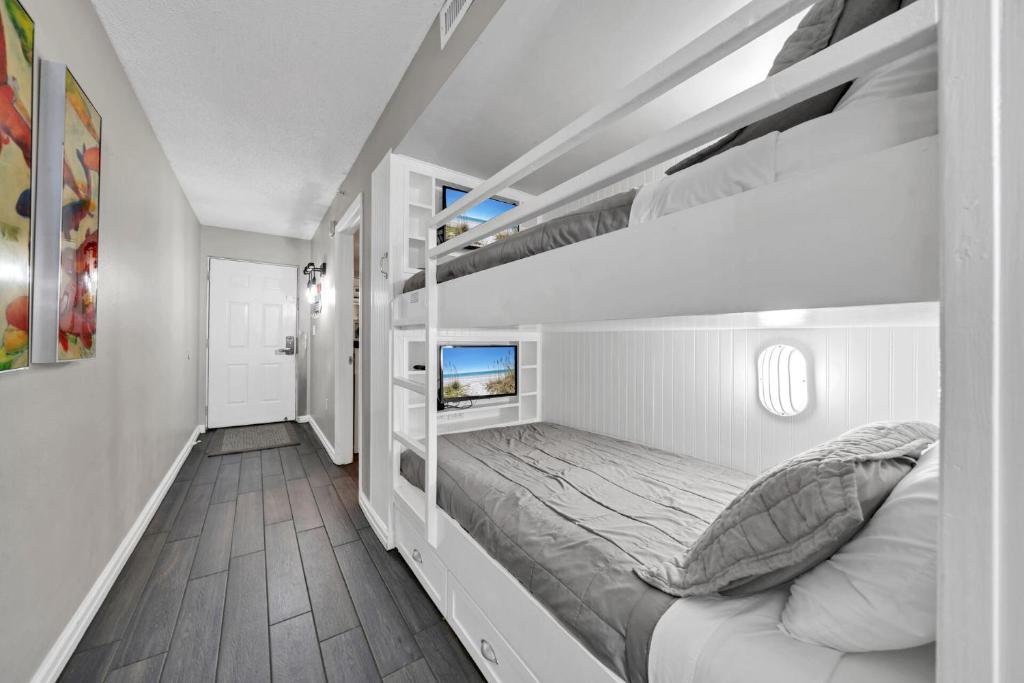 Pelican Beach Resort Unit 1109 - Image 8