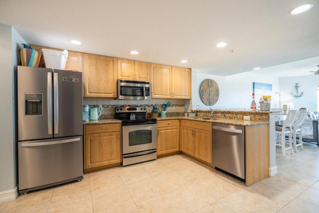 Crystal Palms Resort Treasure Island Penthouse Unit 603 - Image 5