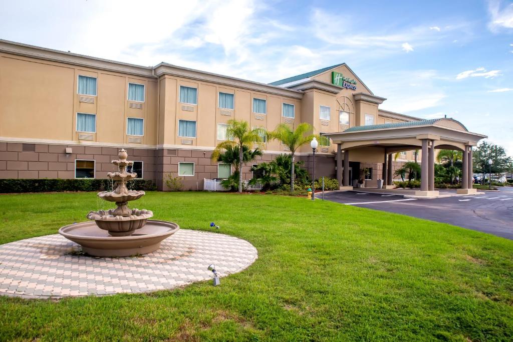 Holiday Inn Express & Suites Cocoa by IHG - Image 6