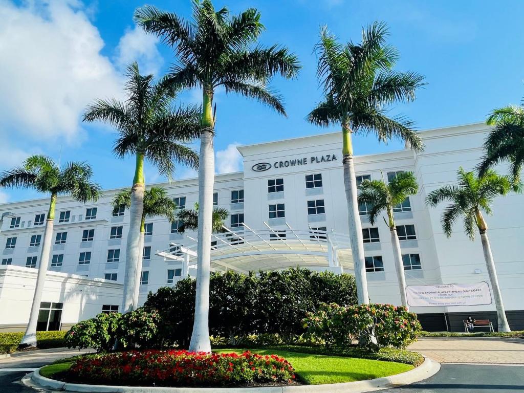 Crowne Plaza Ft Myers Gulf Coast by IHG