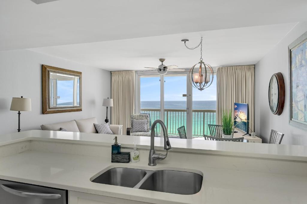 Pelican Beach Resort by Tufan - Image 7