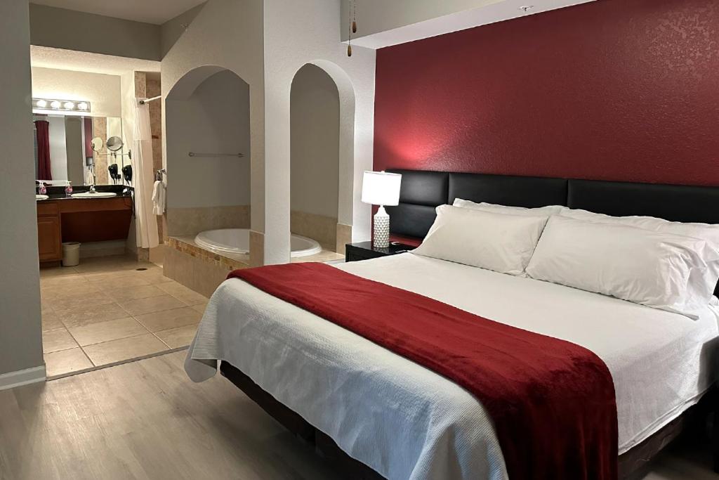 Spider-Man-themed condo near Disney, Sea World, Universal and OCCC with pool, spa, restaurants, shuttle, private balcony, and view of fireworks shows