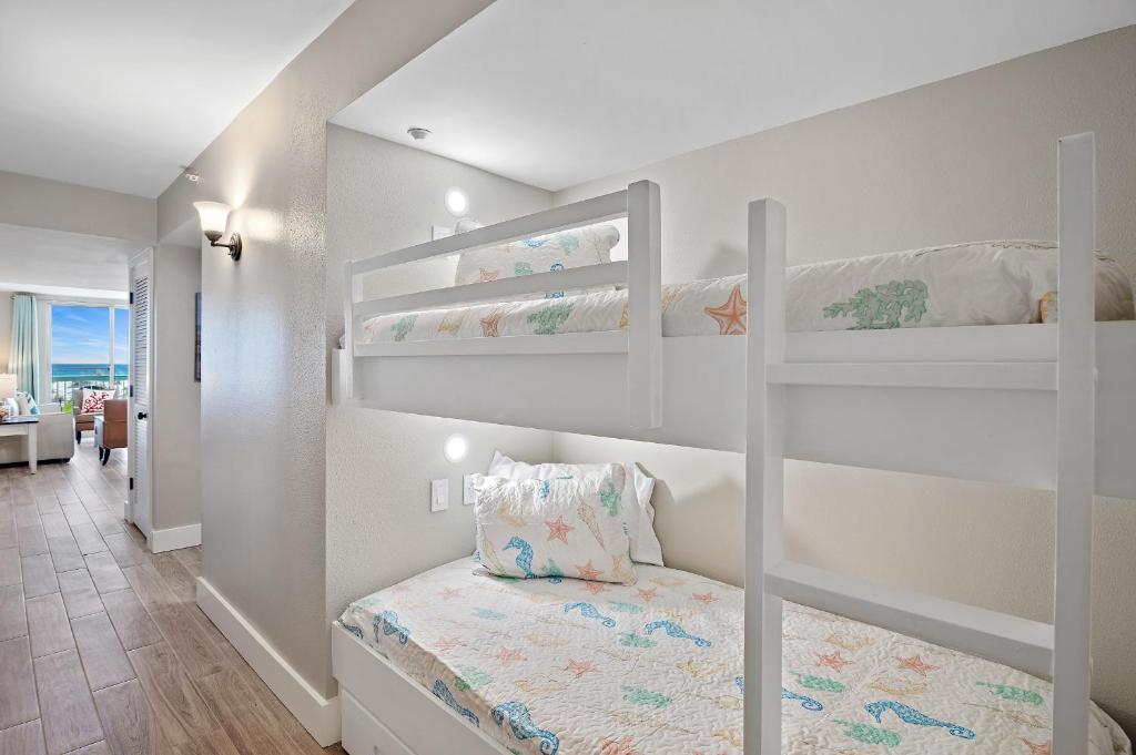 Pelican Beach Resort Destin - Image 5