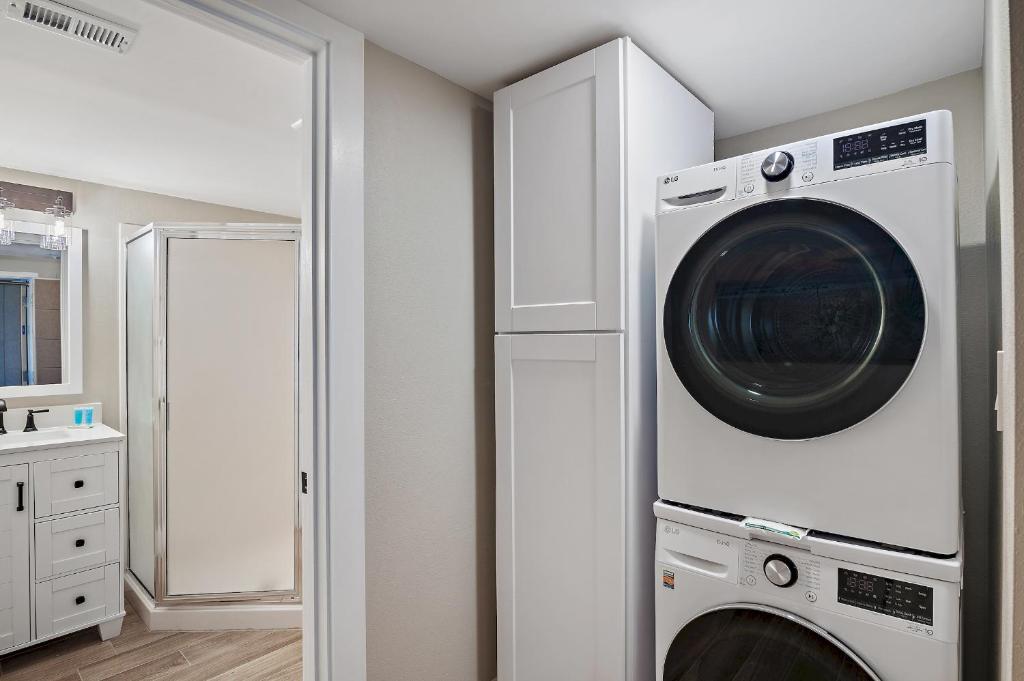 Pelican Beach Resort Destin - Image 8