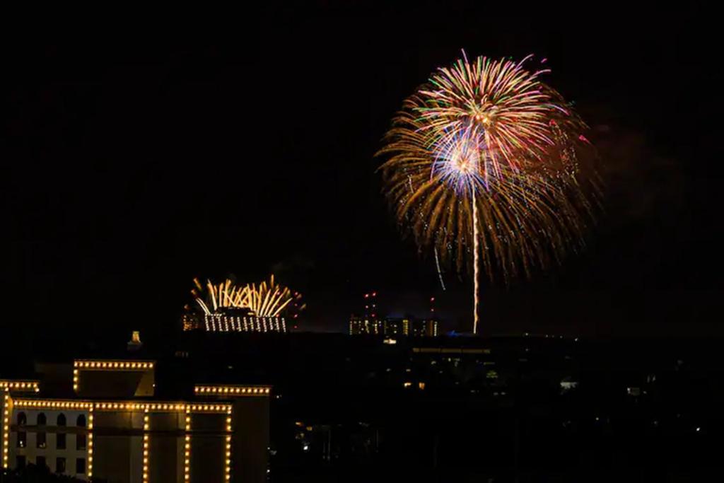 Lion King-themed condo near Disney, Sea World, Universal and OCCC with pool, spa, restaurants, shuttle, private balcony, and the BEST view of fireworks shows - Image 6