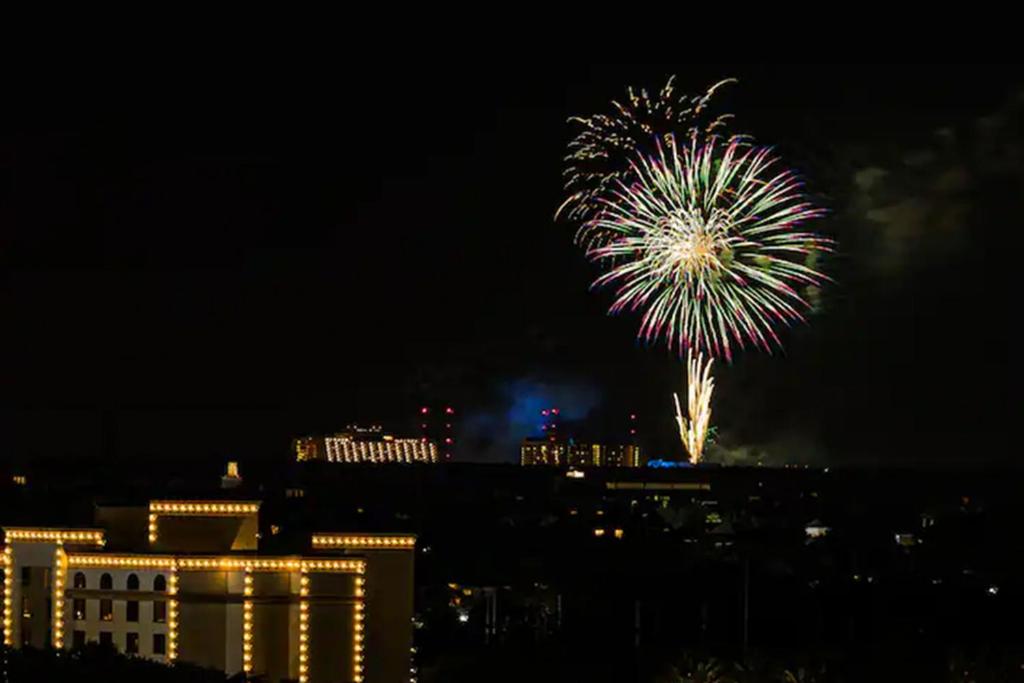 Lion King-themed condo near Disney, Sea World, Universal and OCCC with pool, spa, restaurants, shuttle, private balcony, and the BEST view of fireworks shows - Image 5