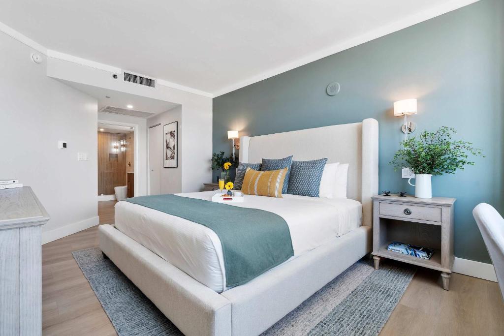 MVR - A Suite That-s Actually as Good as It Looks - Image 7