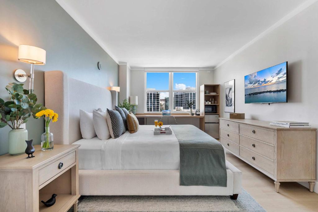 MVR - A Suite That-s Actually as Good as It Looks - Image 5