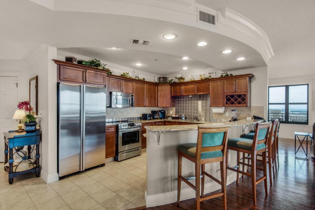 Bright, Corner Unit With Incredible Gulf And Sunset Views! - Image 4