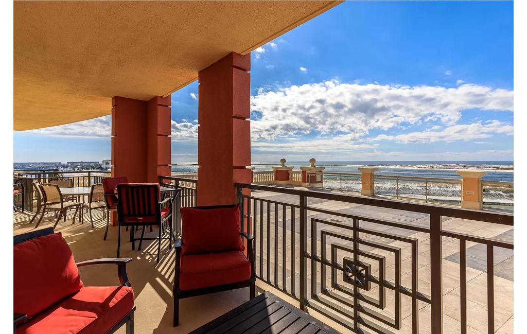Bright, Corner Unit With Incredible Gulf And Sunset Views! - Image 8
