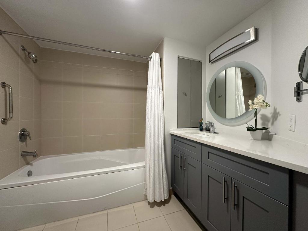 Hot Tub (Jacuzzi) - Photo 2