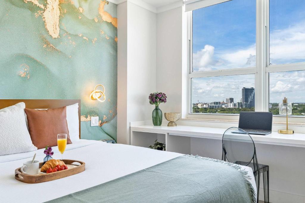 MVR Suite Floor to Ceiling Wow in Every Room - Image 6