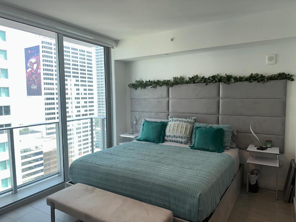 Comfortable Studio with King Bed and Queen Sofa-bed - Image 8