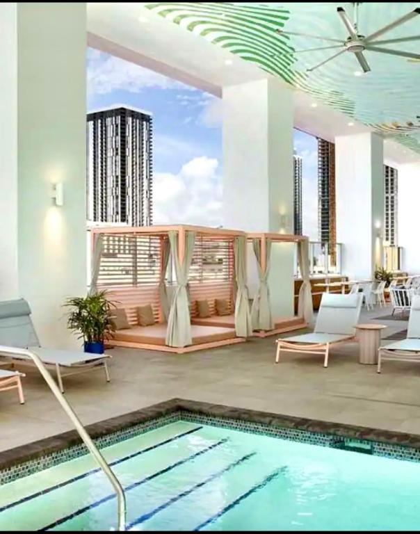 Comfortable Studio with King Bed and Queen Sofa-bed - Image 4