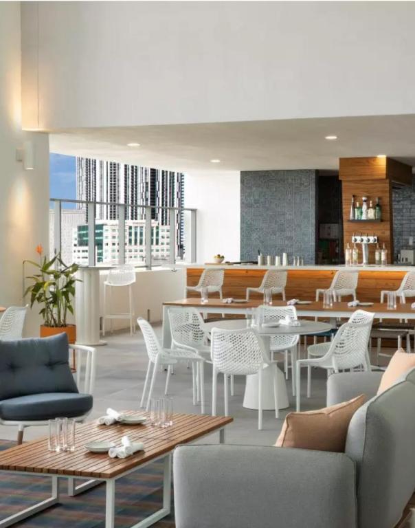 Comfortable Studio with King Bed and Queen Sofa-bed - Image 5