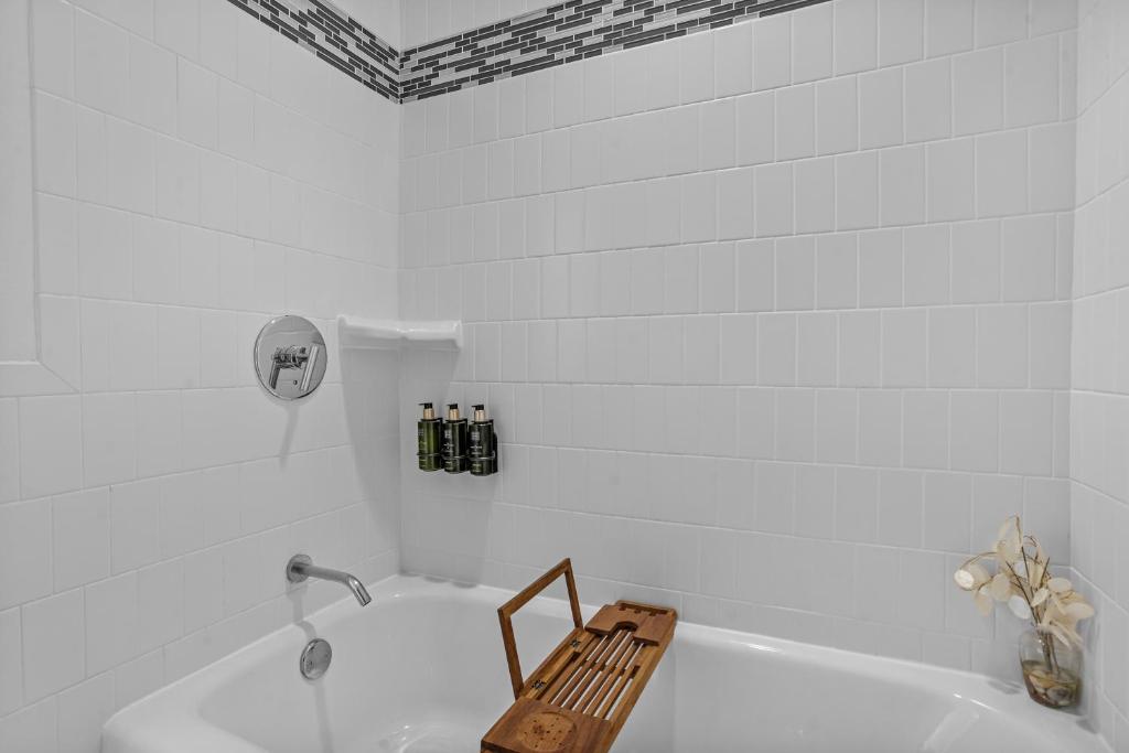 Hot Tub (Jacuzzi) - Photo 2