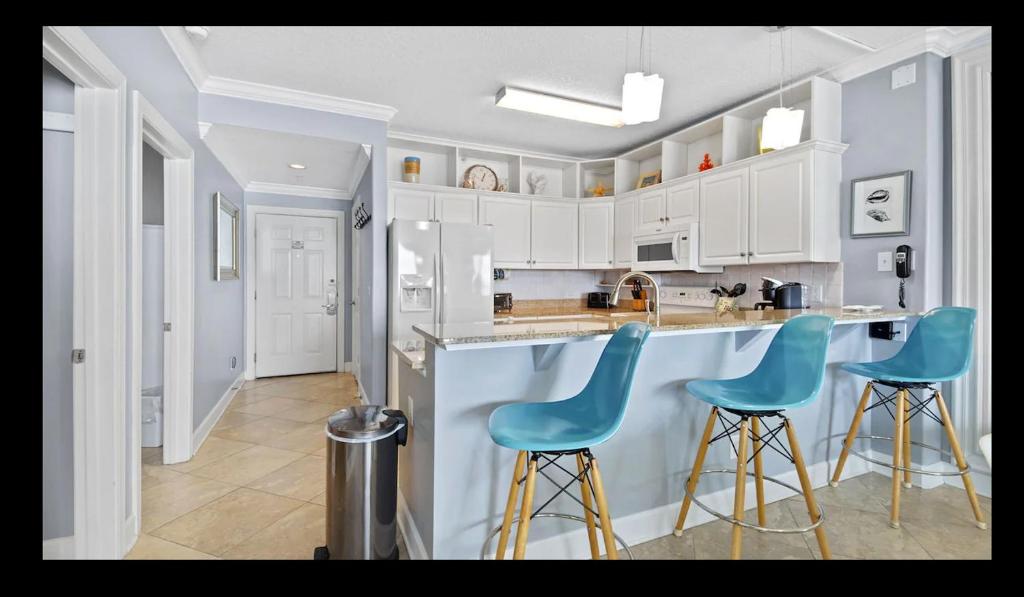 Beautiful Beachfront Views - The Retreat at Emerald Isle - Image 5