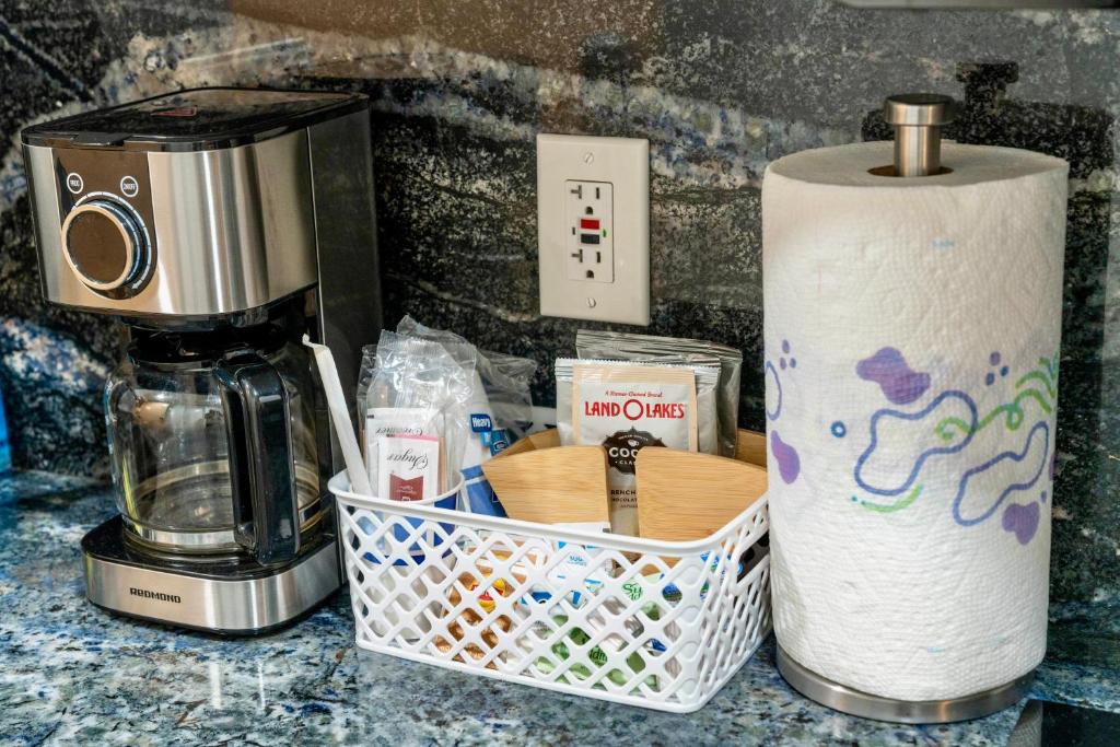 Stunning Beachfront condo in sunny Sunny Isles Beach with AC, fitness room, WiFi - Image 8