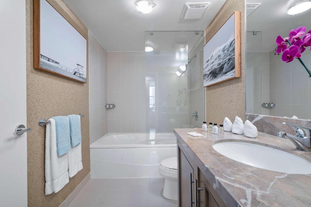 MVR Suite with Picture-Perfect Views of Miami - Image 6