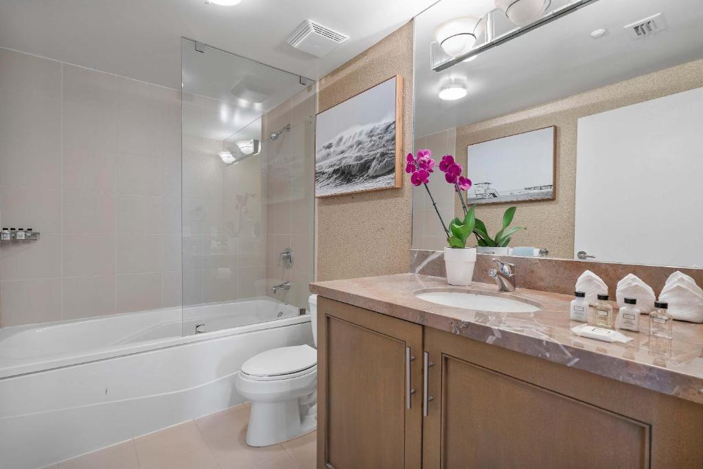 MVR Suite with Picture-Perfect Views of Miami - Image 5