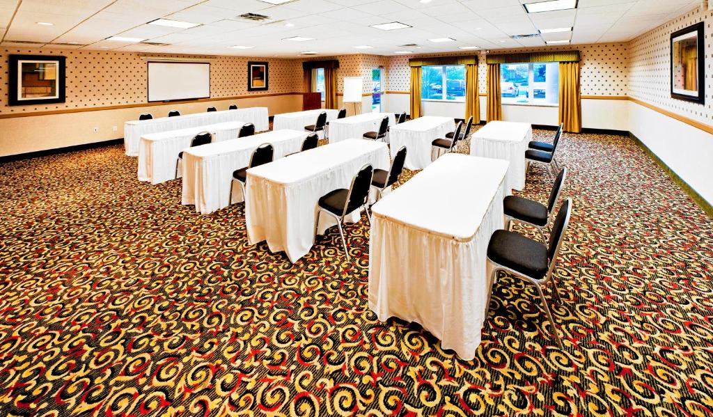 Hawthorn Extended Stay by Wyndham Kingsland - Image 8