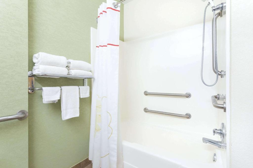 Hot Tub (Jacuzzi) - Photo 4