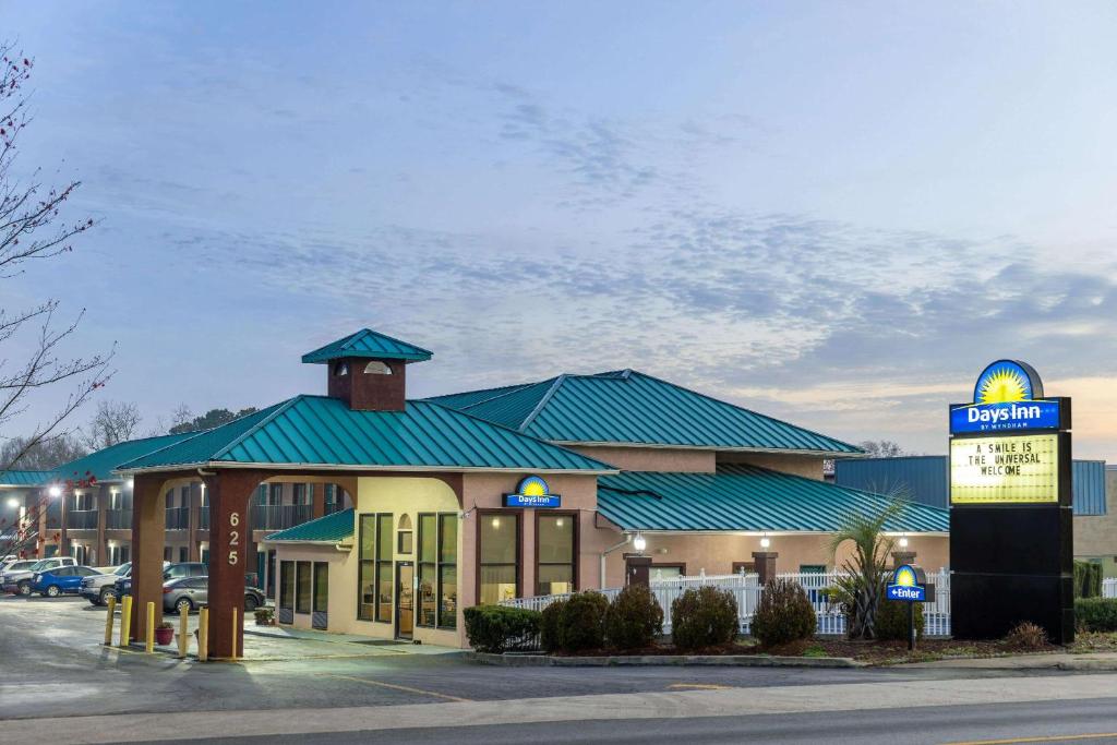 Days Inn by Wyndham Jackson - Image 7
