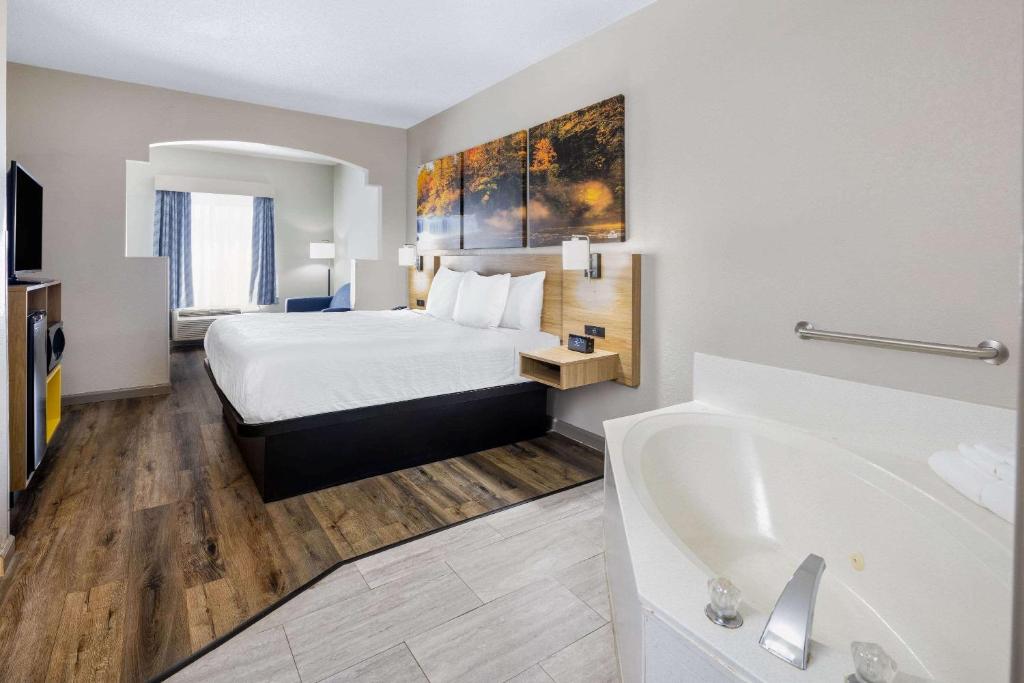 Days Inn by Wyndham Jackson