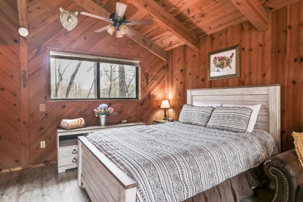 Azalea Pine Bungalow - Image 6