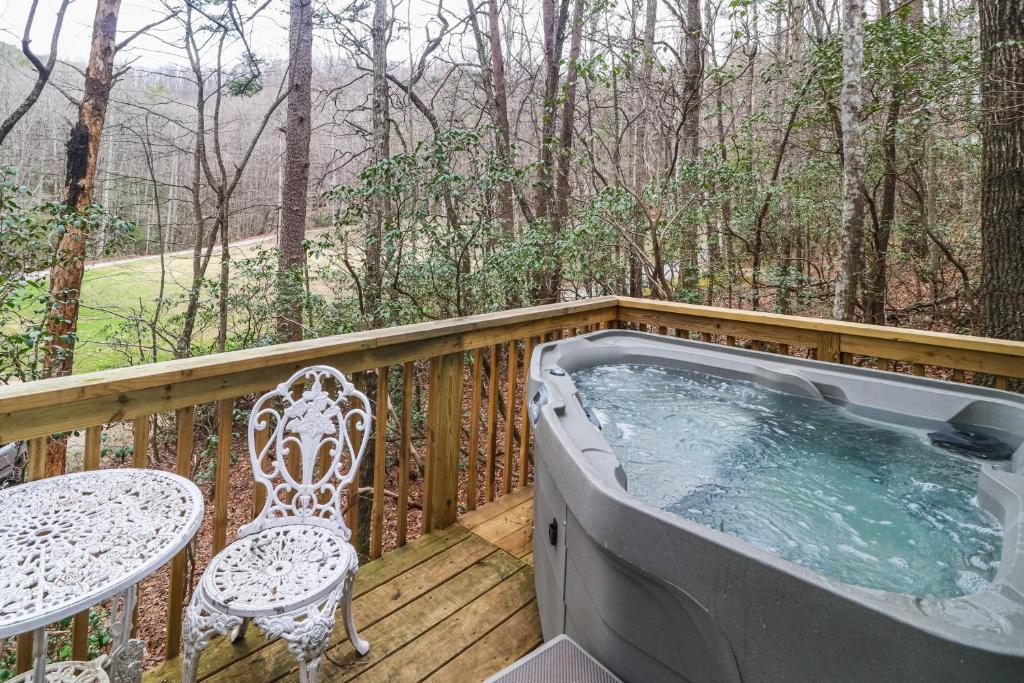 Hot Tub (Jacuzzi) - Photo 5