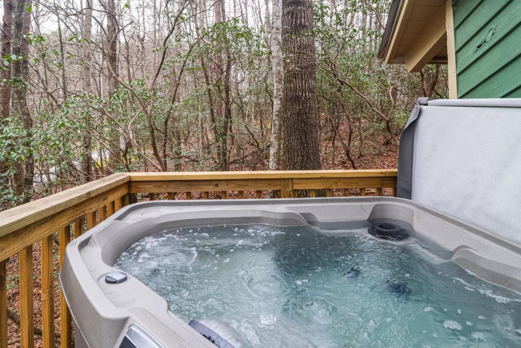 Hot Tub (Jacuzzi) - Photo 4