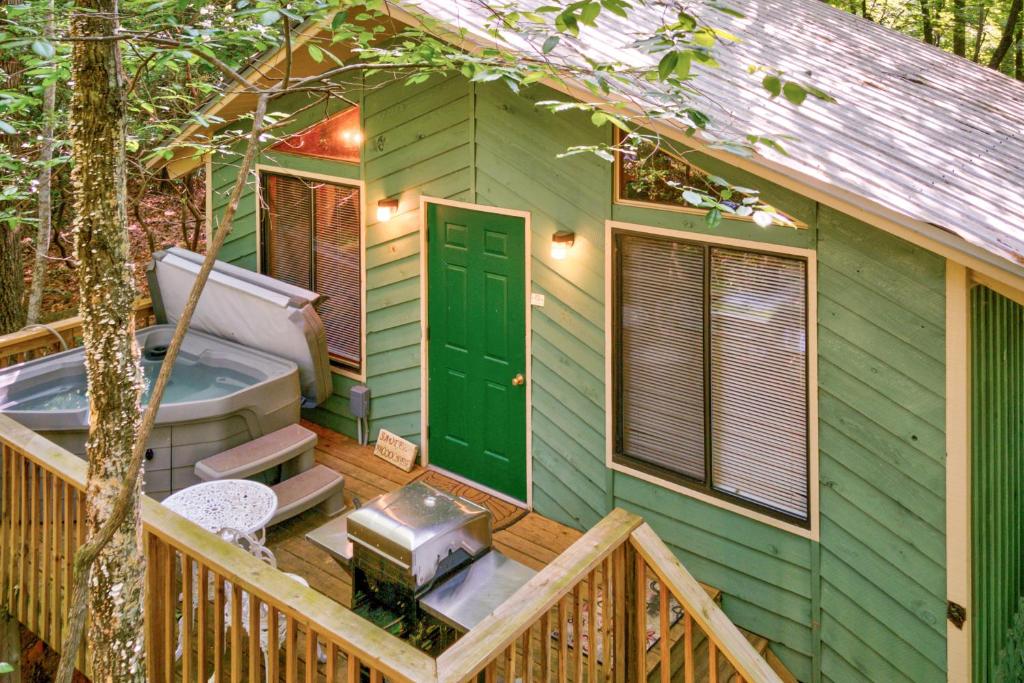 Hot Tub (Jacuzzi) - Photo 3