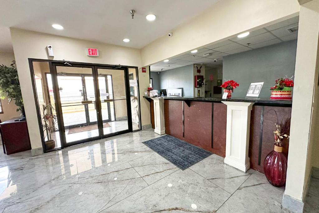 OYO Hotel Rome West GA - Image 8