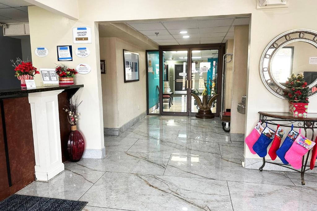 OYO Hotel Rome West GA - Image 7