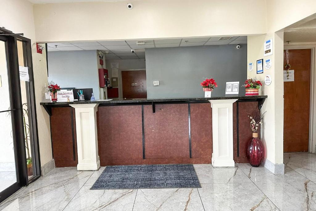 OYO Hotel Rome West GA - Image 6