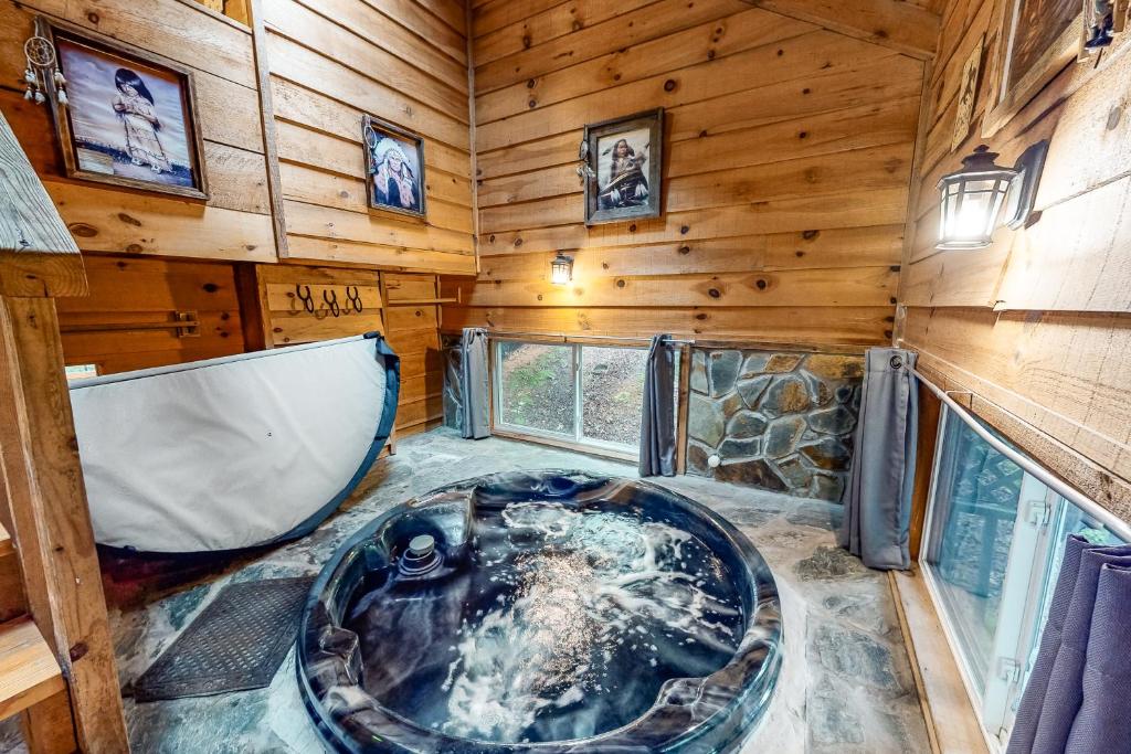 Hot Tub (Jacuzzi) - Photo 2