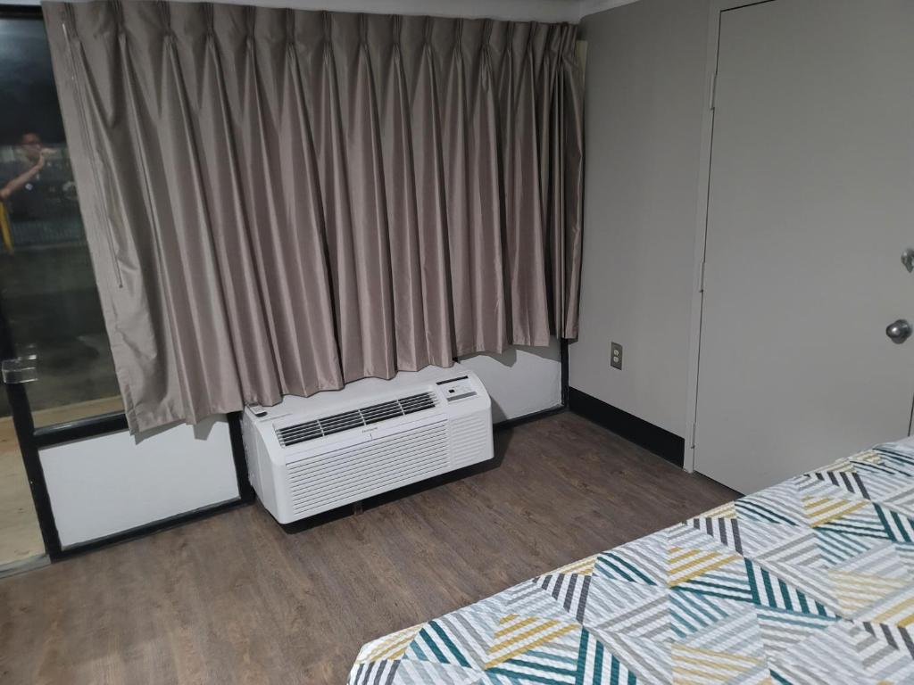 Studio 6 Suites Hinesville, GA - Image 7