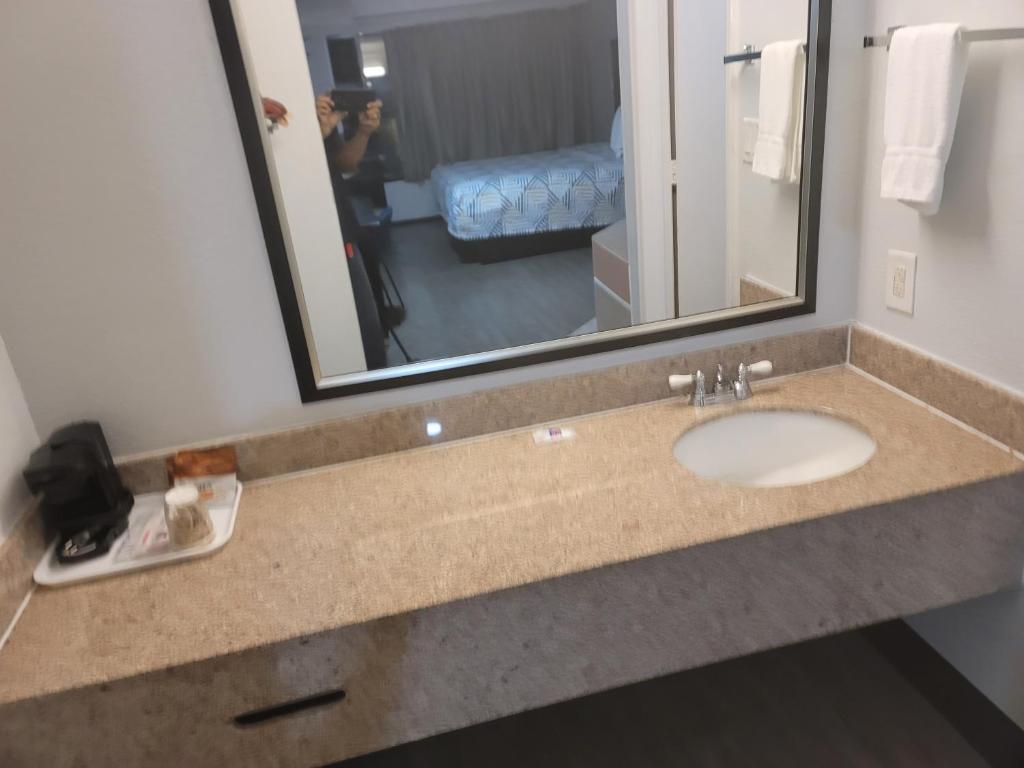 Studio 6 Suites Hinesville, GA - Image 8