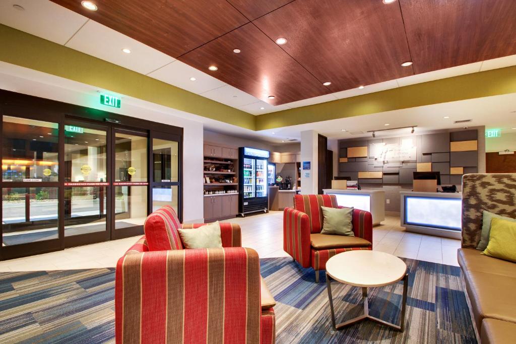 Holiday Inn Express & Suites Helen by IHG - Image 4