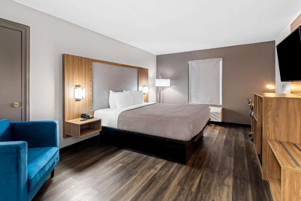 Quality Inn - Image 4