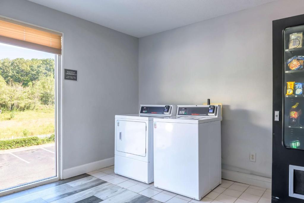 Motel 6 Dawsonville GA North GA Premium Outlets - Image 5