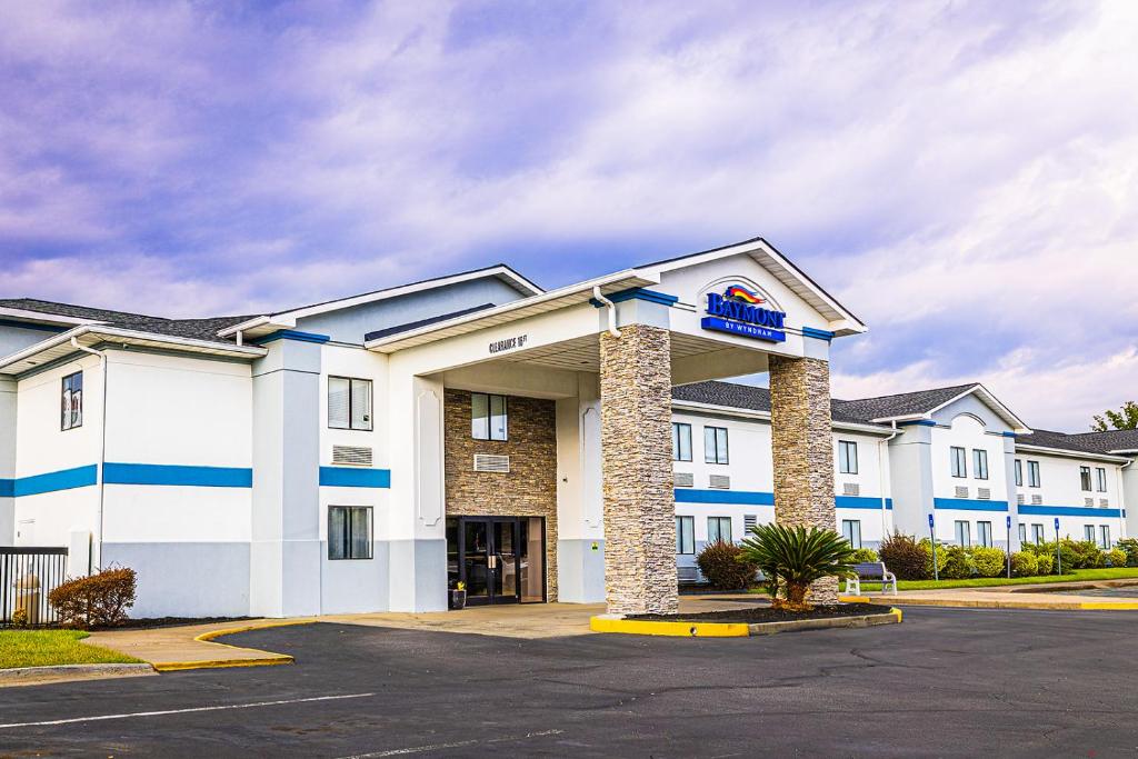 Baymont by Wyndham Port Wentworth - Image 7