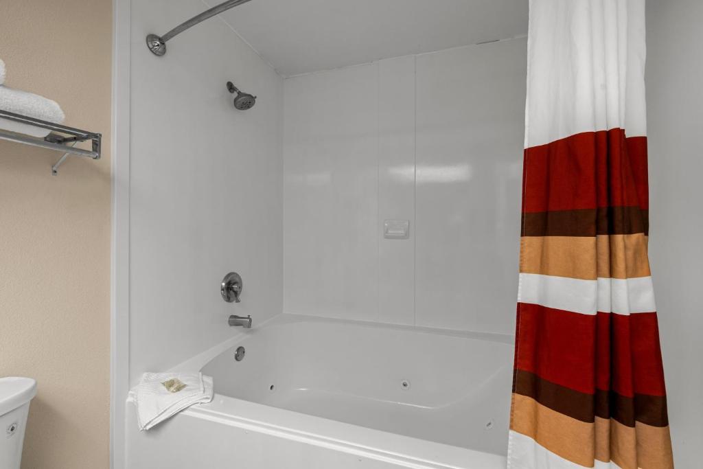 Red Roof Inn & Suites Albany, GA