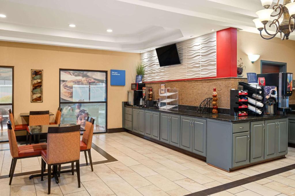 Ramada by Wyndham Locust Grove - Image 5