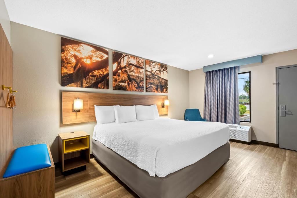 Days Inn by Wyndham Bainbridge - Image 7