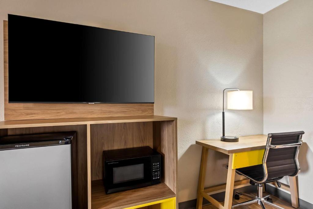 Days Inn by Wyndham Bainbridge - Image 5